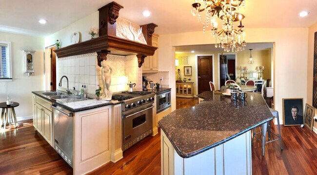 Building Photo - 4028 Beach Dr SW