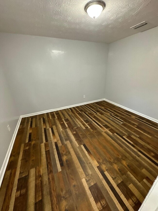 Building Photo - Fully Renovated 3/2 Available for Immediate Rent!