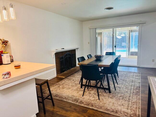 Building Photo - 4406 Glencannon St