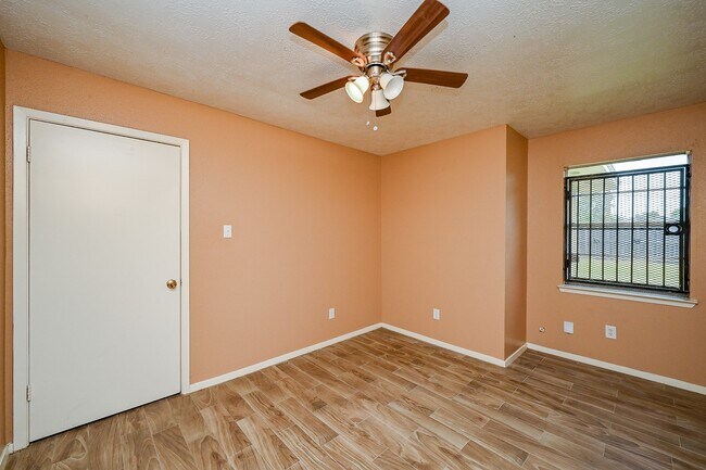 Building Photo - 2667 Grand Canyon Dr