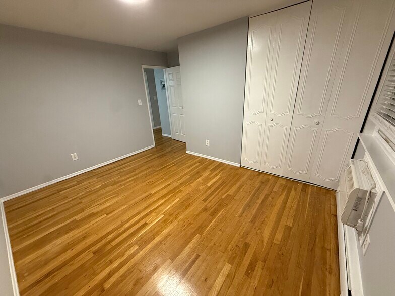 Building Photo - 68 W End Ave