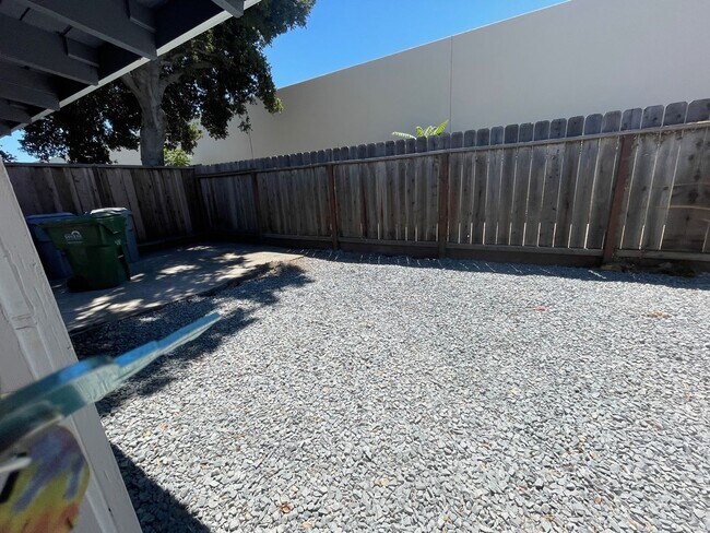 Building Photo - Beautifully maintained detached house with A/C, parking, refrigerator, washer and dryer, private ...