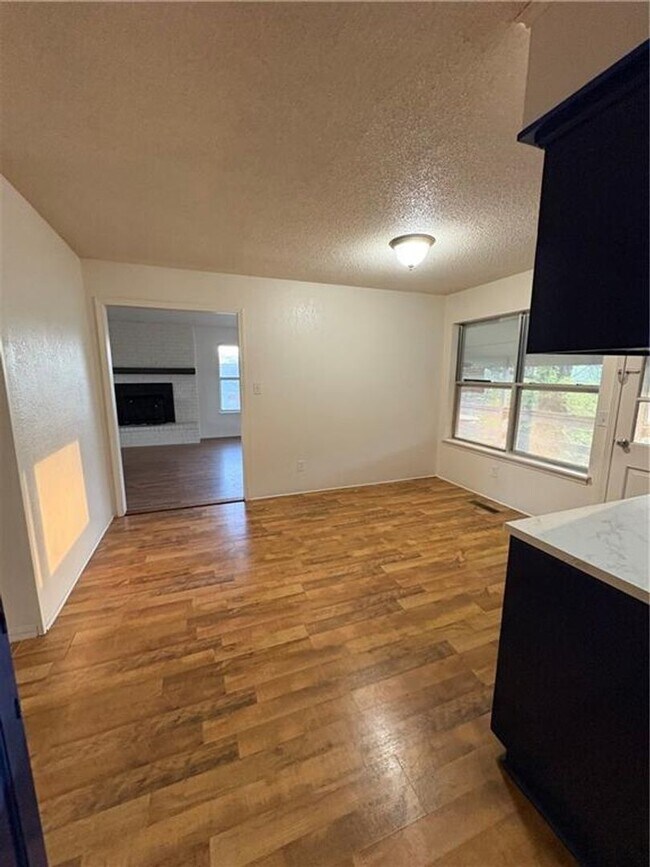 Building Photo - Spacious 4 bedroom, 2.5  bath house near B...