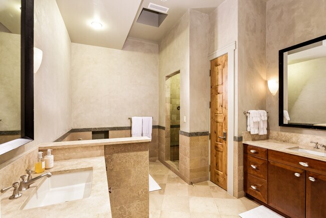Building Photo - 501 Rio Grande Pl