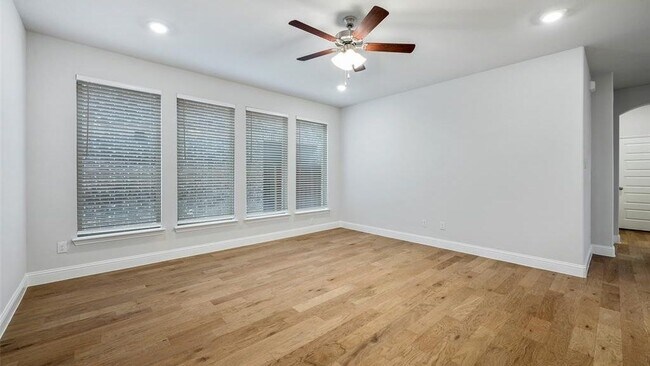 Building Photo - 2037 Almassera Dr