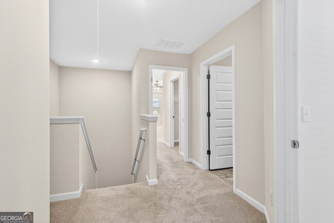 Building Photo - 122 Silver Birch Pass