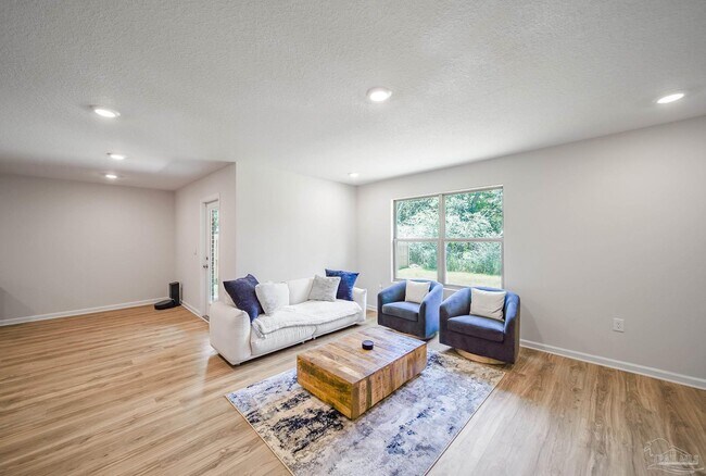 Building Photo - 6347 Burrow Ln