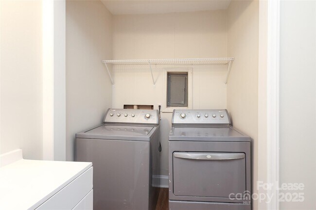 Building Photo - 937 Green Cir Dr