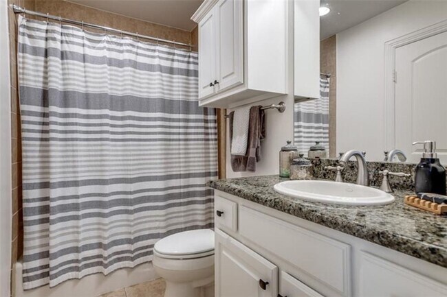 Building Photo - 3 bed 3.1 bath minutes from HPHS