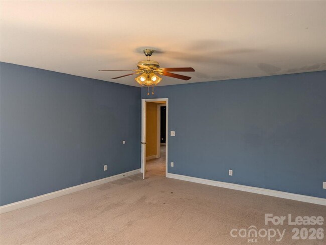 Building Photo - 217 Montibello Dr