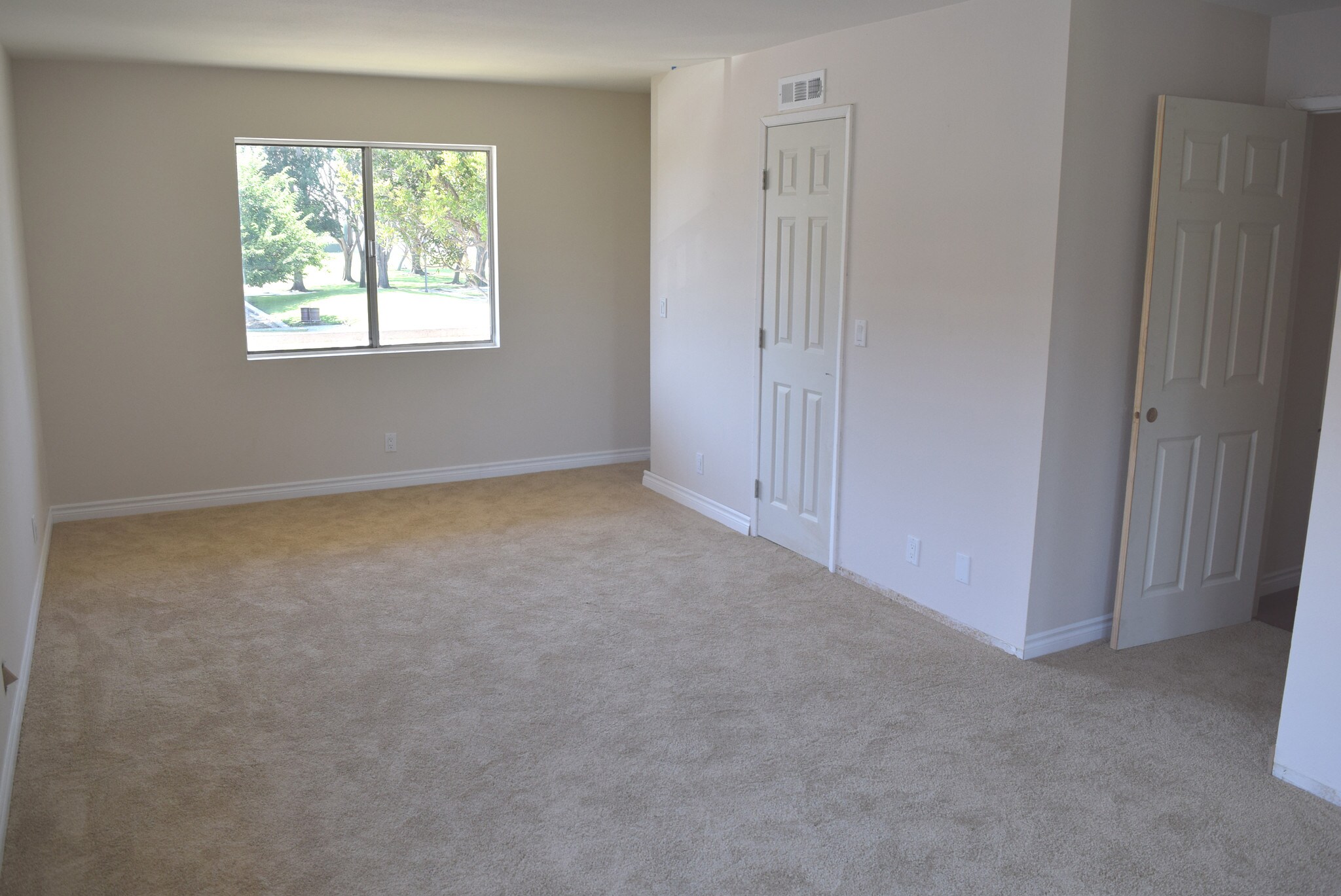 MASTER BEDROOM - 16042 Waikiki Ln