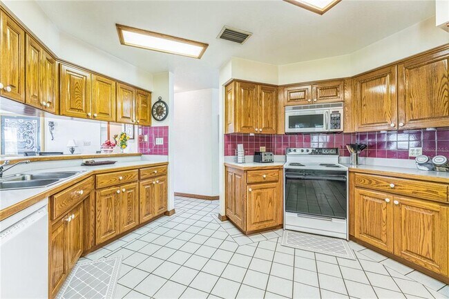 Building Photo - 404 Anderson Dr