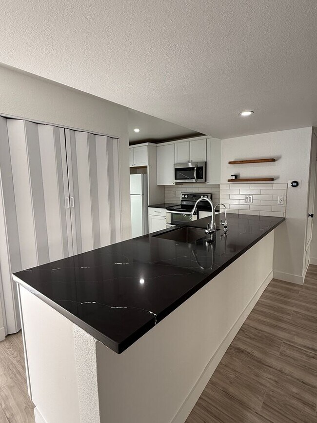 Building Photo - 1028 Bradley Square