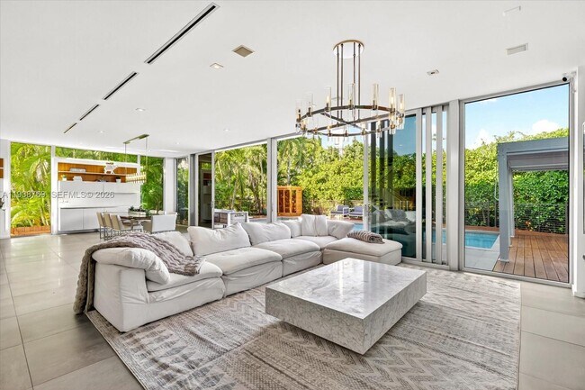 Building Photo - 201 Palm Ave