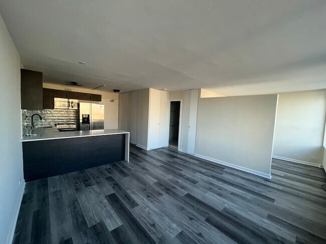 Building Photo - 1360 N Sandburg Terrace