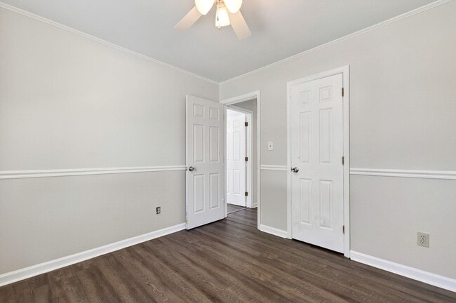 Building Photo - Charming Brick Ranch-Style Cul-de-Sac Home in Garner!