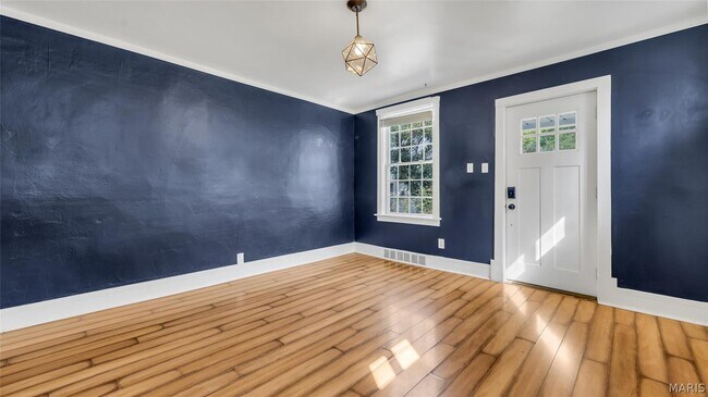 Building Photo - 6622 Crest Ave