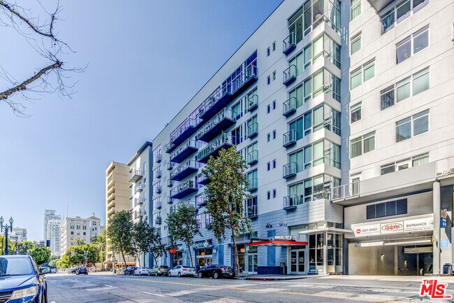 Building Photo - 645 W 9th St