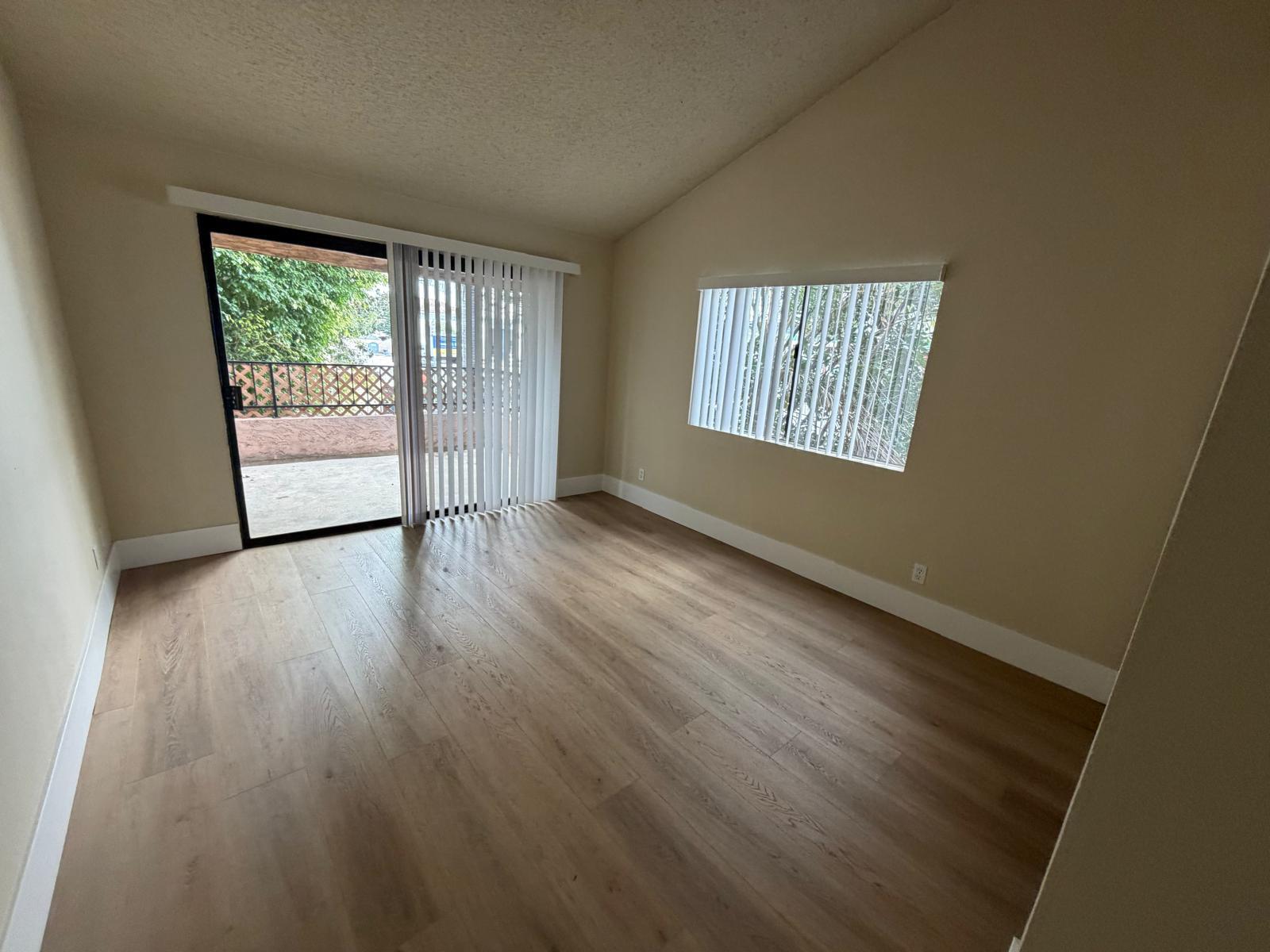 Building Photo - 1760 Temple Ave