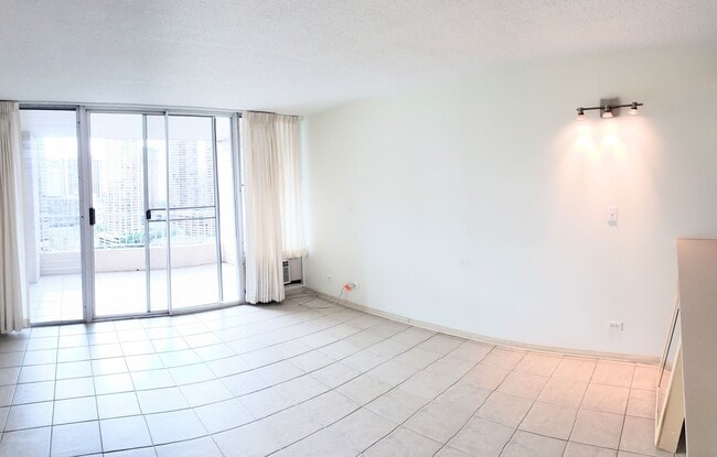 Building Photo - Summer Palace, Ala Moana, 1 Bedroom 1 Bathroom 1 Covered Parking Condominium Ocean View