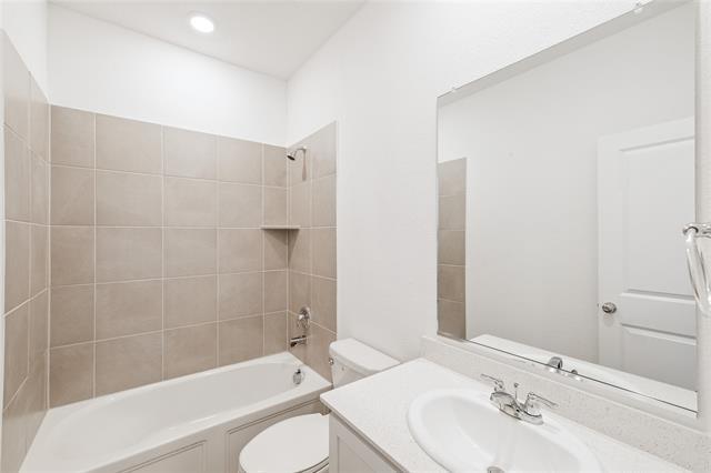 Building Photo - 4905 Woodloch Dr