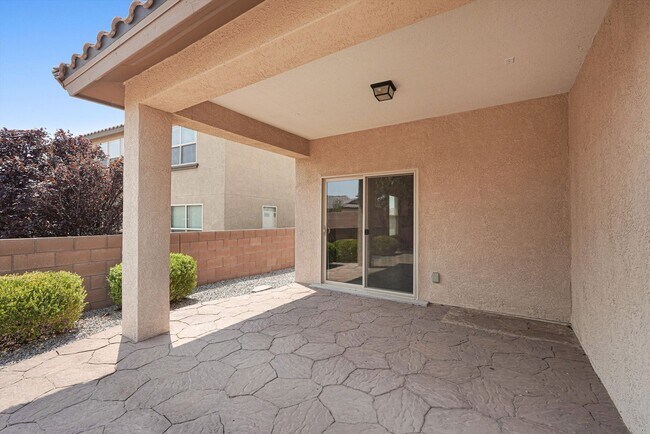 Building Photo - 224 Valle Alto Dr NE