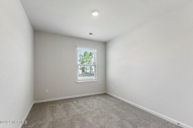 Building Photo - 3121 Lobelia Ln