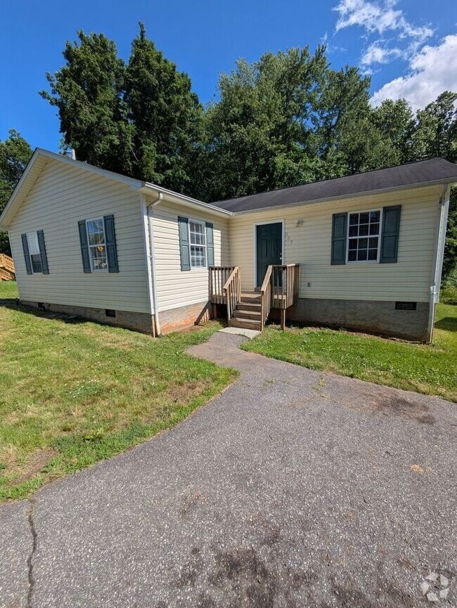 Building Photo - 2BD/1BA Unit in Newton