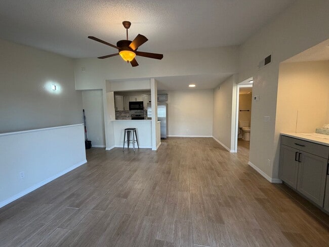 Building Photo - ANNUAL RENTAL - 2ND FLOOR 1 BED PLUS DEN/1 BATH CONDO IN GRANADA LAKES!