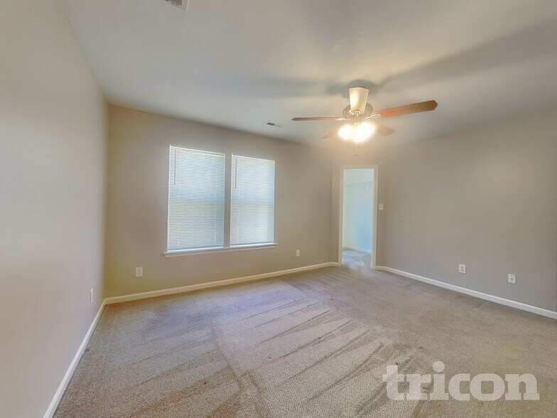 Building Photo - 9835 Veronica Dr