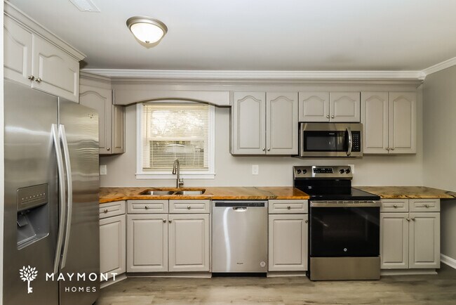 Building Photo - Cute 3 Bedroom Home