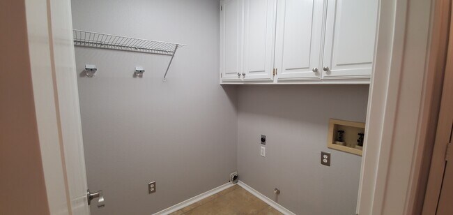 Building Photo - 18257 Springmill Ct