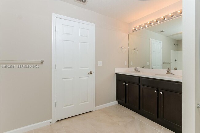 Building Photo - 4522 SW Savona Blvd