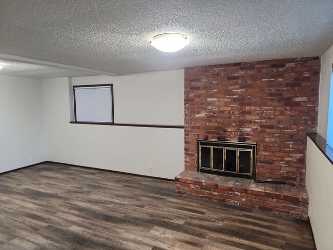 Building Photo - Beautiful Large home in private and quiet community