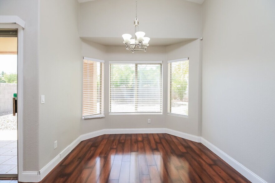 Building Photo - 1617 W Kesler Ln
