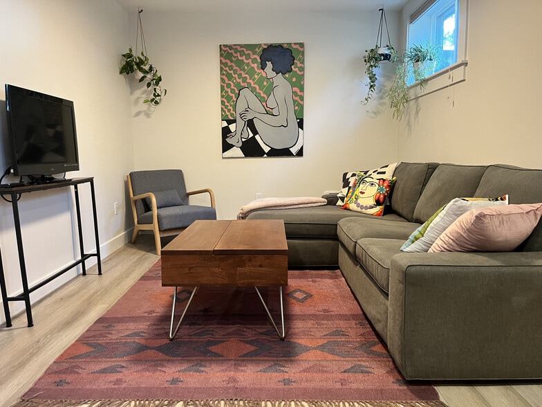 Building Photo - 6113 39th Ave S