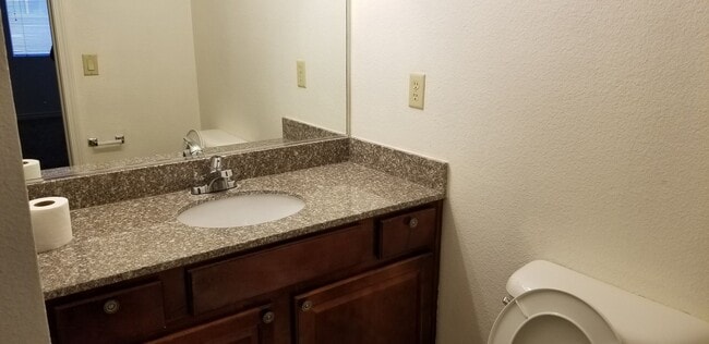 Building Photo - Beautiful 2 bedroom condo for Rent