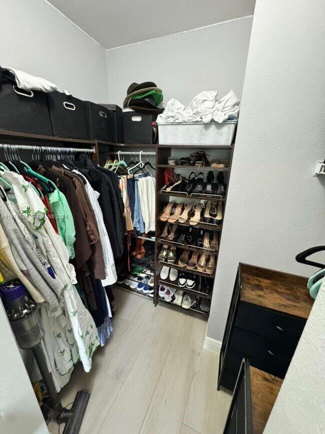 Building Photo - 533 NE 3rd Ave