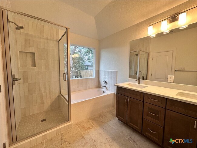 Building Photo - 2017 Ridge View Dr