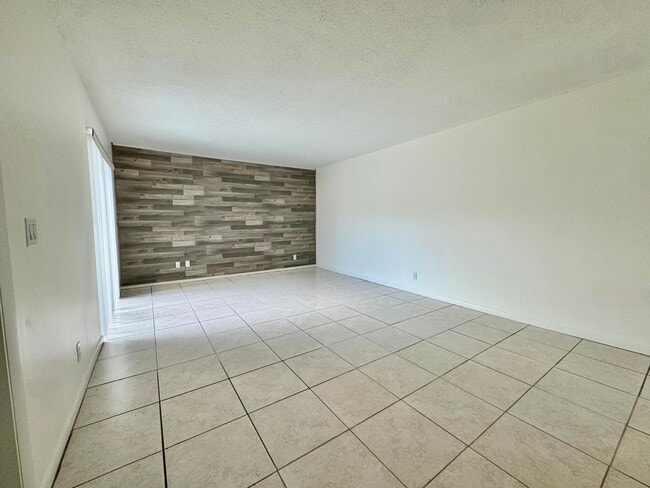 Building Photo - 6330 Red Pine Ln
