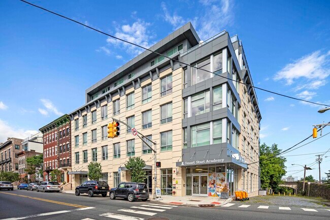Building Photo - 502 PALISADE Ave