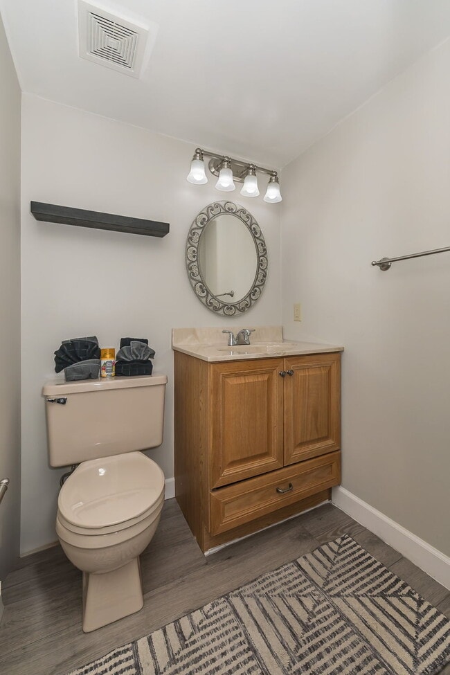 Building Photo - 2285 Hill House Rd