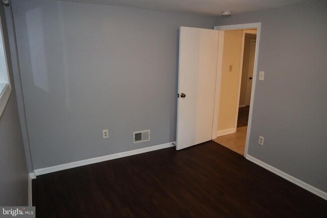 Building Photo - 10 Dew Wood Ct