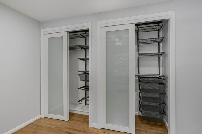 Building Photo - Available Now! 3 Bed 2 Bath House Near the...