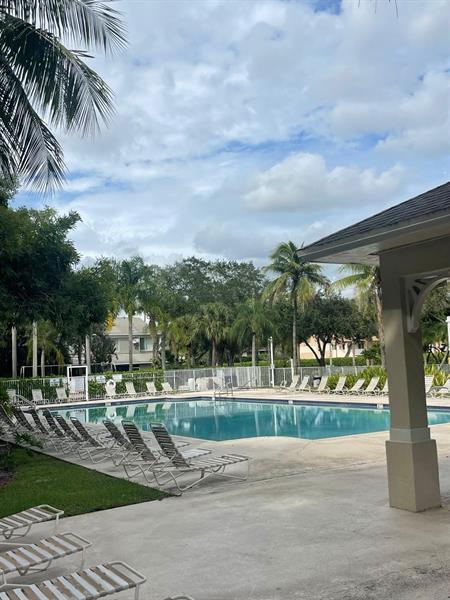 Building Photo - 8021 Sanibel Dr