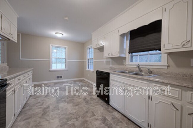 Building Photo - 401 Lance Ln