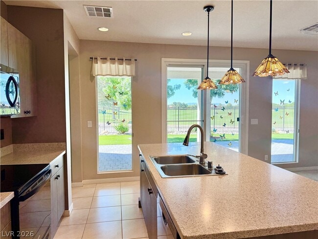 Building Photo - 5025 E Beacon Ridge Dr