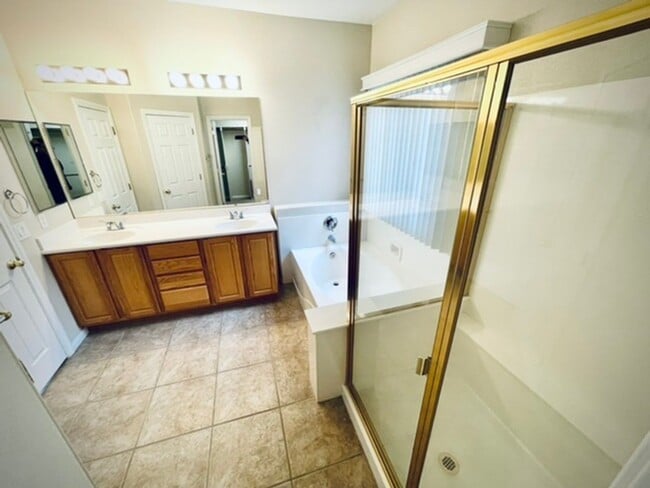 Building Photo - Newly Updated Single-Story in Southern Highlands