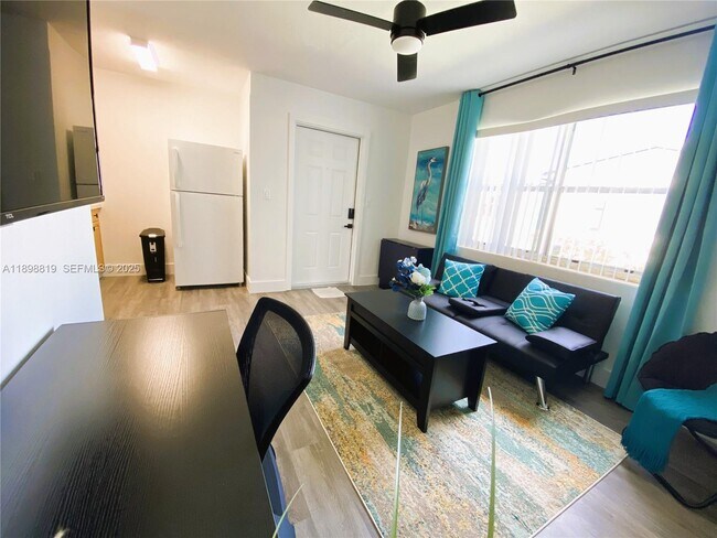 Building Photo - 3208 Canal Dr