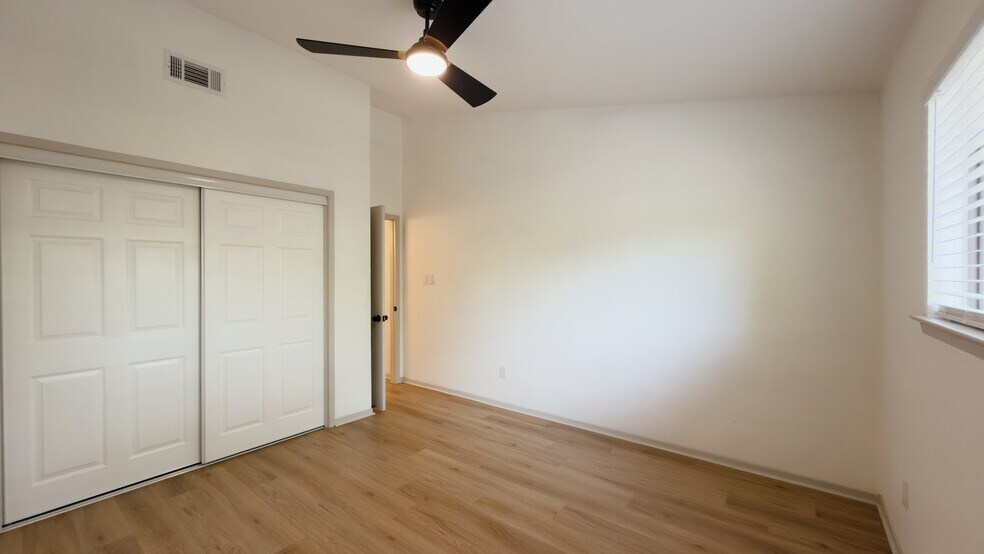 Building Photo - 7004 Oak Meadow Cir